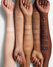 Cargar imagen en el visor de la galería, Fenty Beauty BY RIHANNA - (12)EAZE DROP BLURRING SKIN TINT
